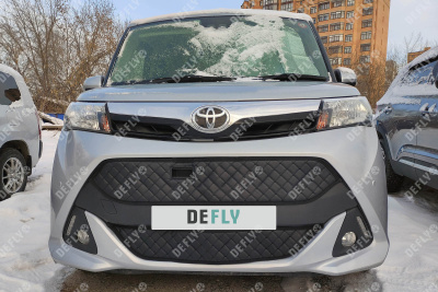 Утеплитель радиатора для Toyota Tank, 2016-2020, с камерой, экокожа черная 