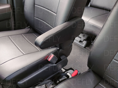 Чехол на подлокотник переднего ряда Toyota Tank/Roomy, Daihatsu Thor, Subaru Justy, 2016-2020, экокожа черная, 1 шт.