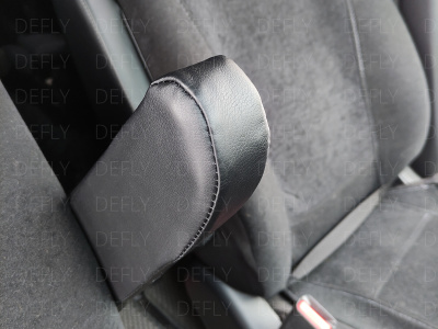 Чехлы на подлокотники переднего ряда Toyota Wish (XE20), 2009-2017, экокожа черная, 2 шт.